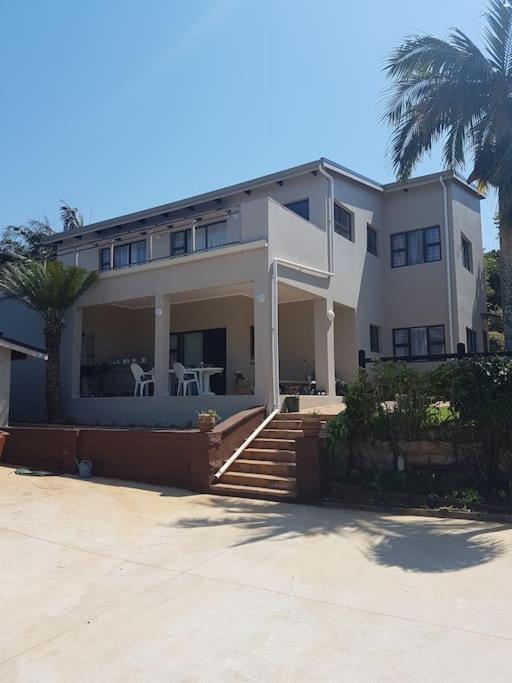 4 Bedroom House With Lovely Sea Views. * Ballito
