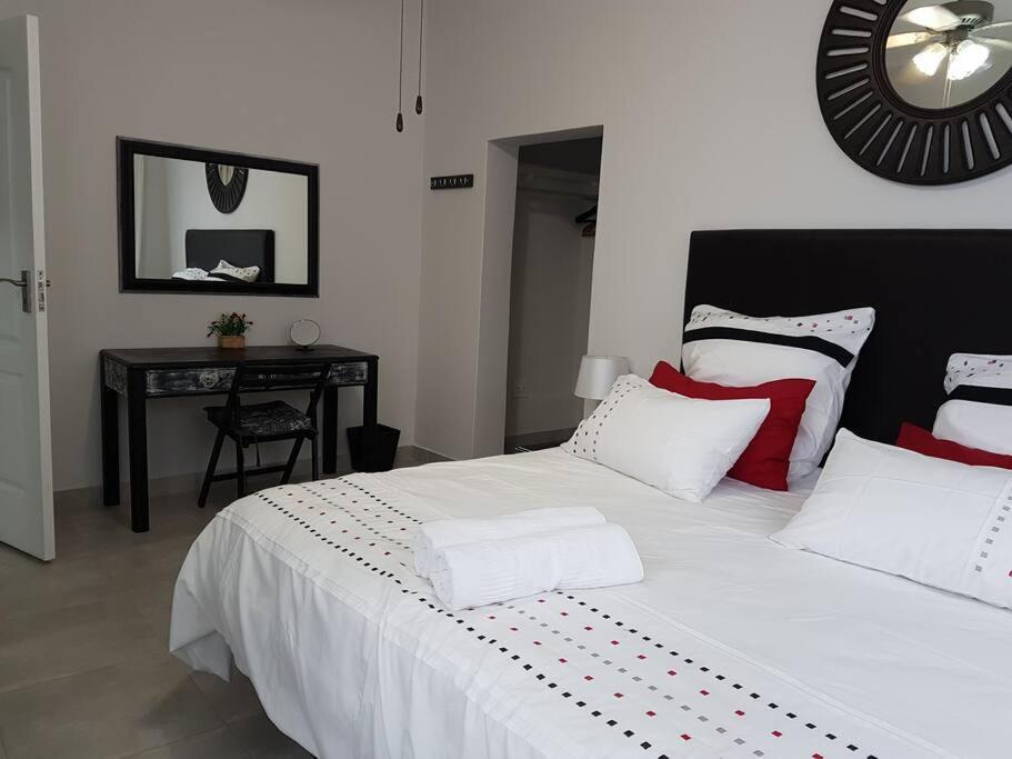 Holiday home 4 Bedroom House With Lovely Sea Views. *