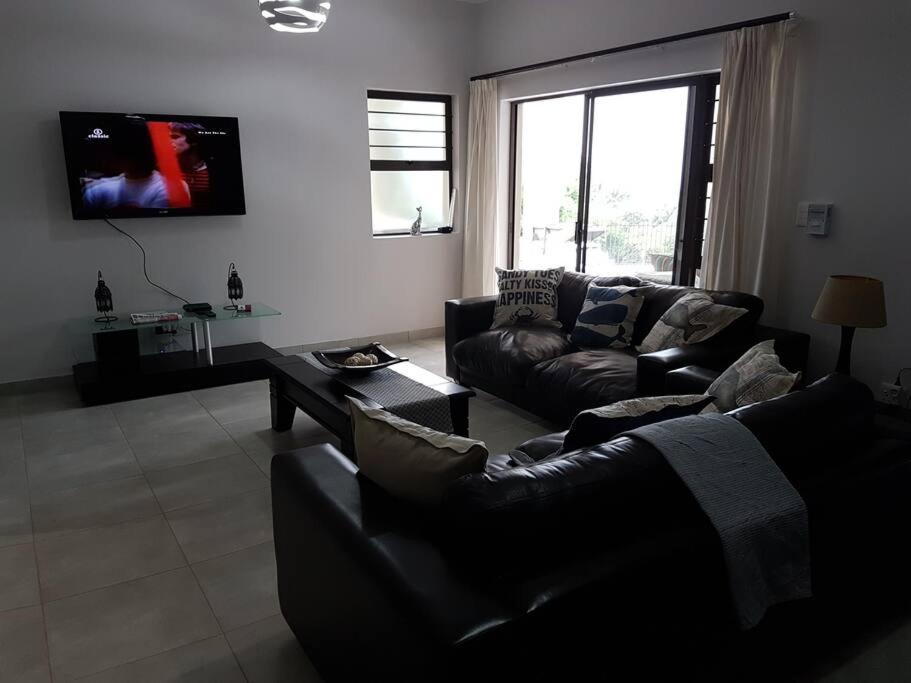 4 Bedroom House With Lovely Sea Views. Holiday home