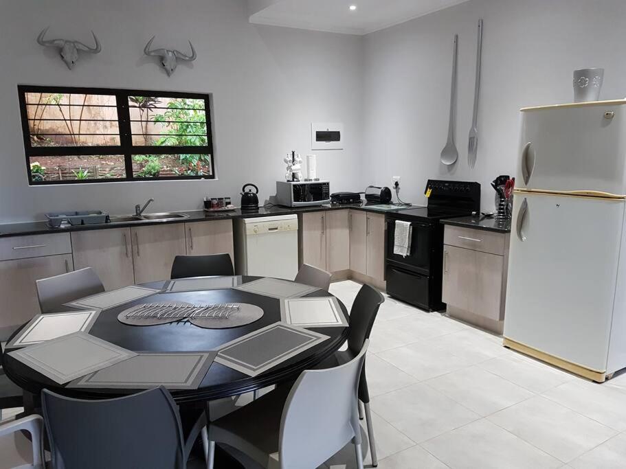 4 Bedroom House With Lovely Sea Views. Ballito
