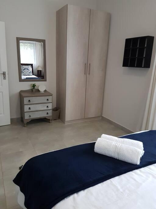 Holiday home 4 Bedroom House With Lovely Sea Views.