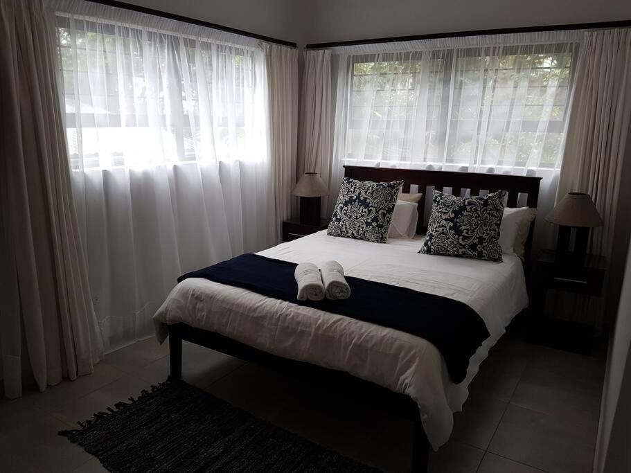 4 Bedroom House With Lovely Sea Views. Holiday home